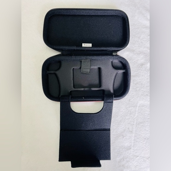 Nitendo Switch Lite black zippered case - Picture 2 of 3